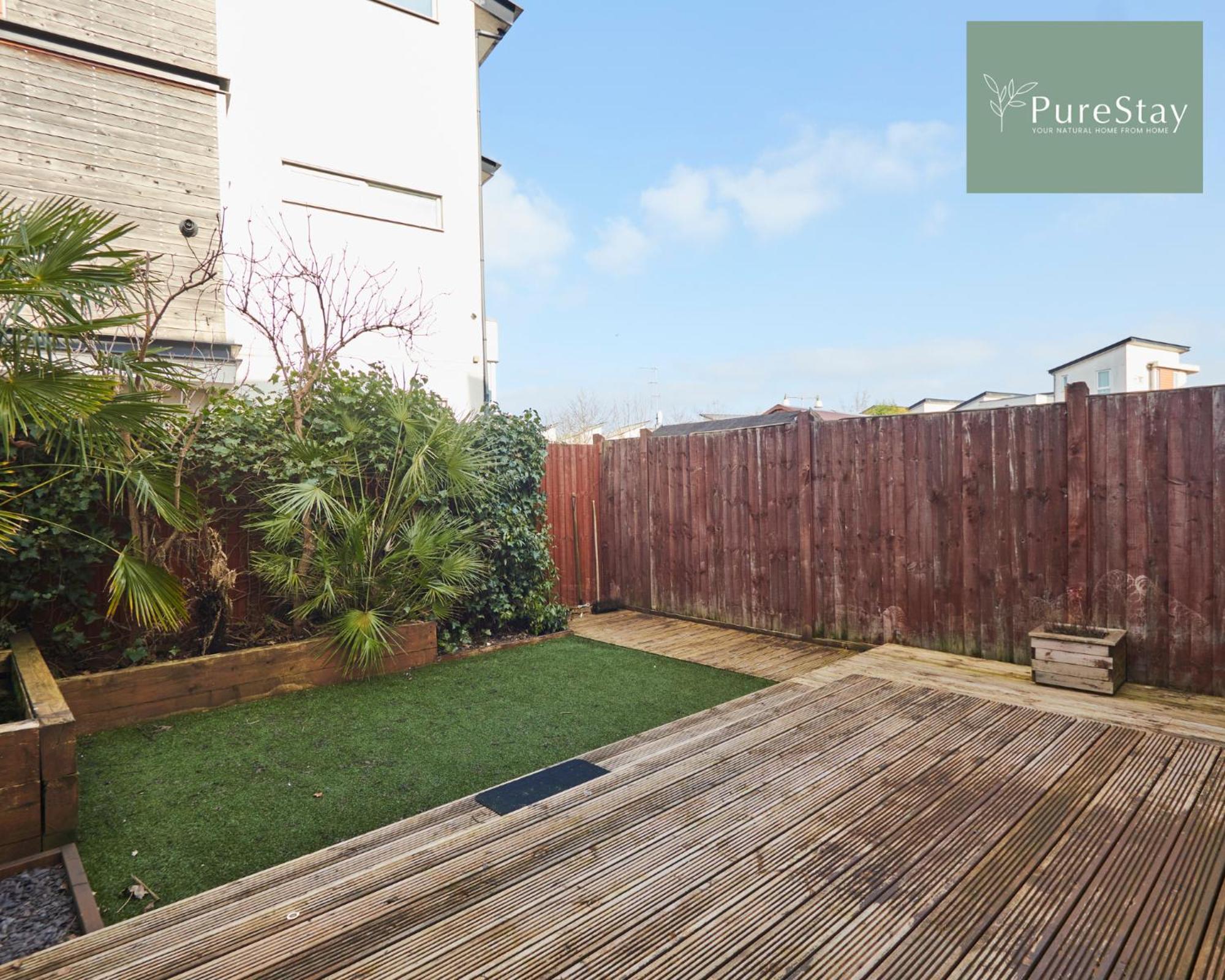 Fabulous Manchester House - 5 Beds Sleeps 8 - Free Parking - By Purestay — Photos 2